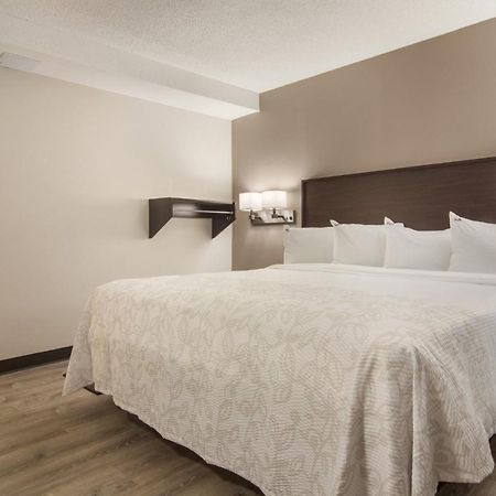 Red Roof Inn Plus & Suites Ери Екстериор снимка