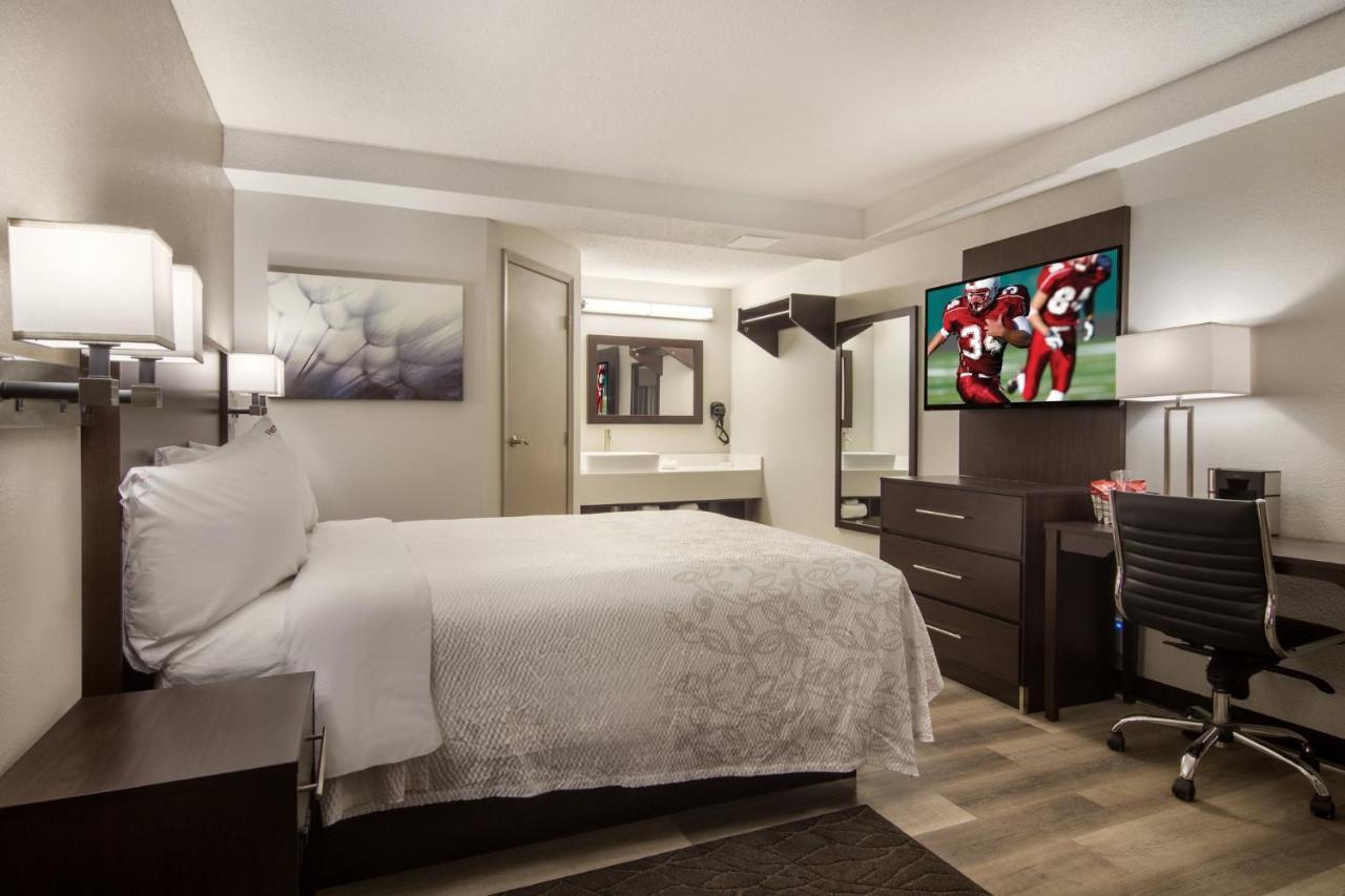 Red Roof Inn Plus & Suites Ери Екстериор снимка