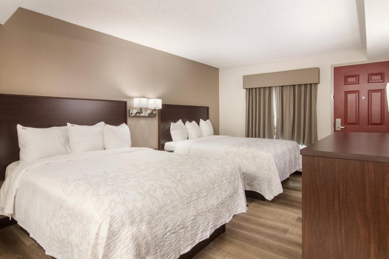 Red Roof Inn Plus & Suites Ери Екстериор снимка