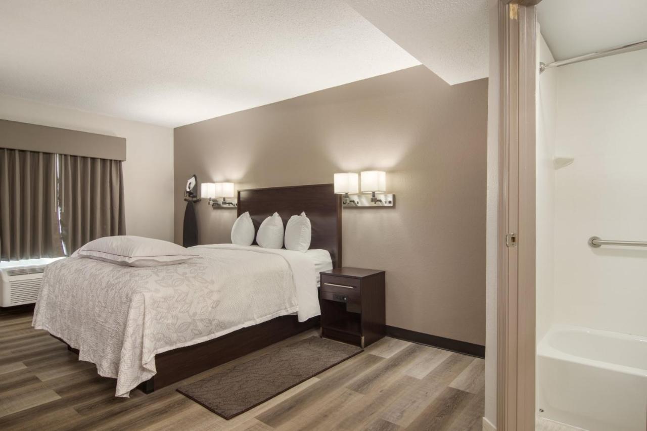 Red Roof Inn Plus & Suites Ери Екстериор снимка