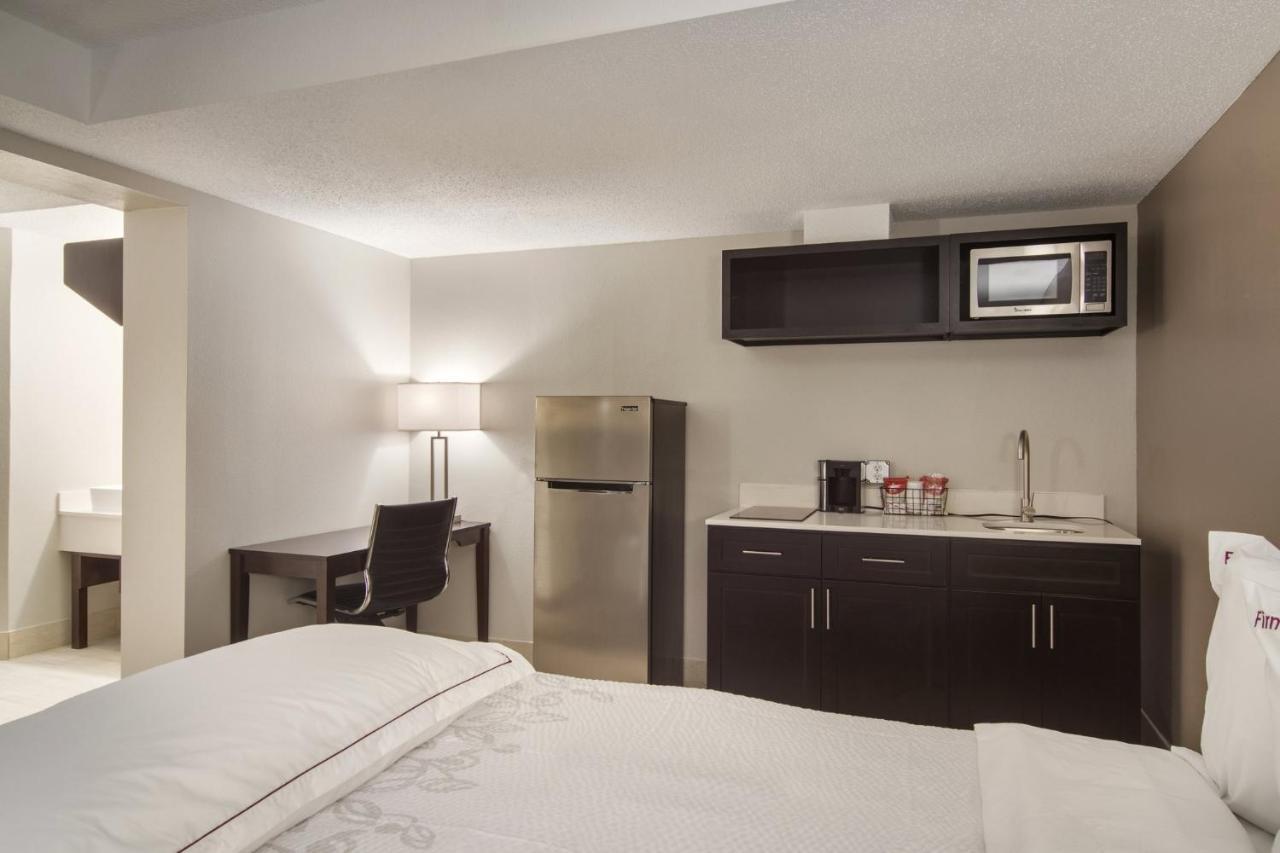 Red Roof Inn Plus & Suites Ери Екстериор снимка