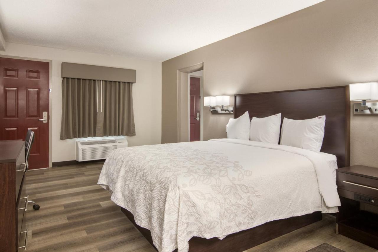 Red Roof Inn Plus & Suites Ери Екстериор снимка