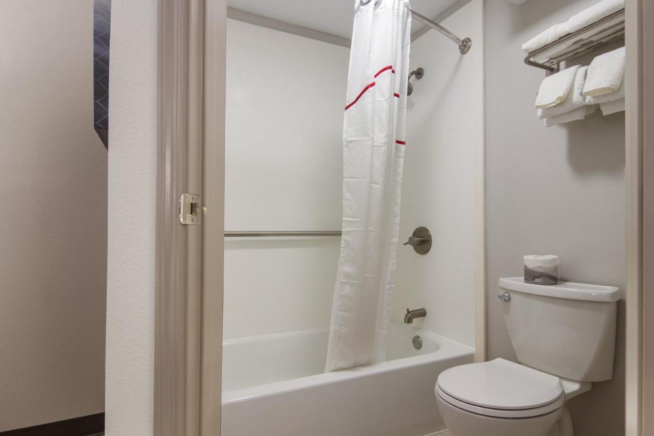 Red Roof Inn Plus & Suites Ери Екстериор снимка