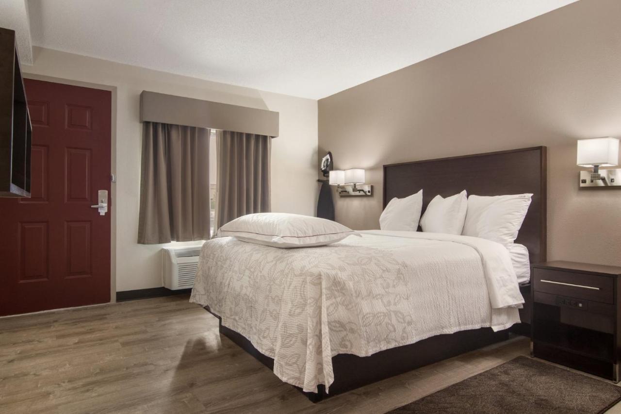 Red Roof Inn Plus & Suites Ери Екстериор снимка