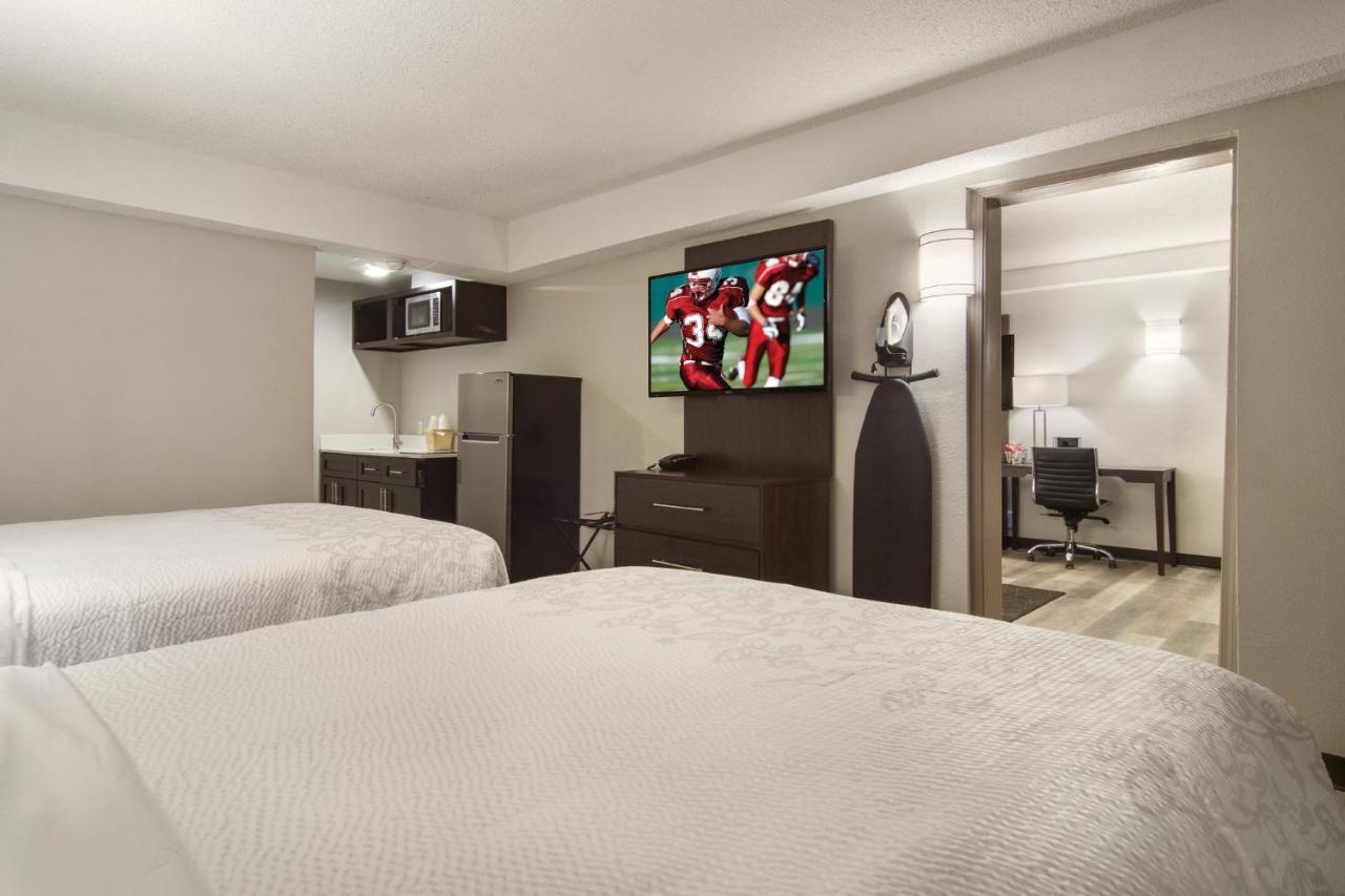 Red Roof Inn Plus & Suites Ери Екстериор снимка